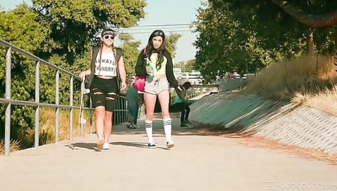Gia Derza, Savannah Sixx - The Skater Girl