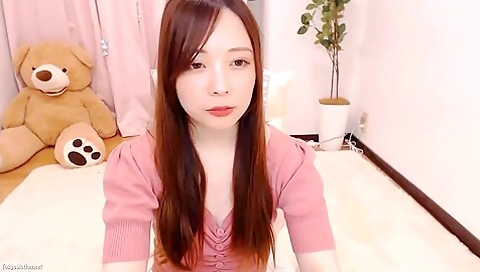 Live chat with a cute beautiful girl with beautiful breasts